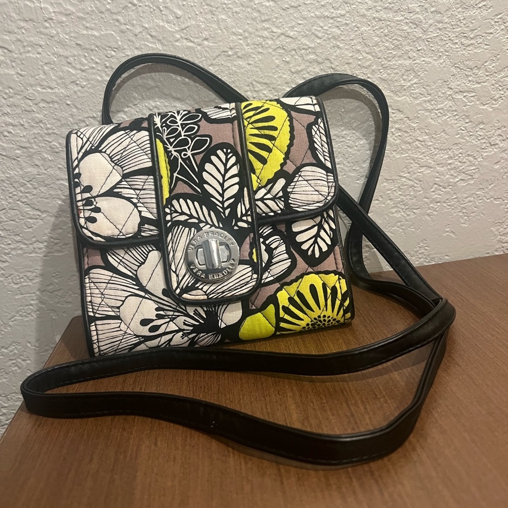 Vera Bradley Lime Green/Black small crossbody pocket in the back NWOT